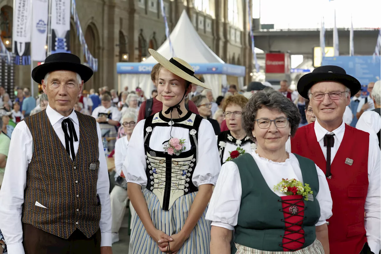 Eidgenössisches Trachtenfest in Zürich eröffnet