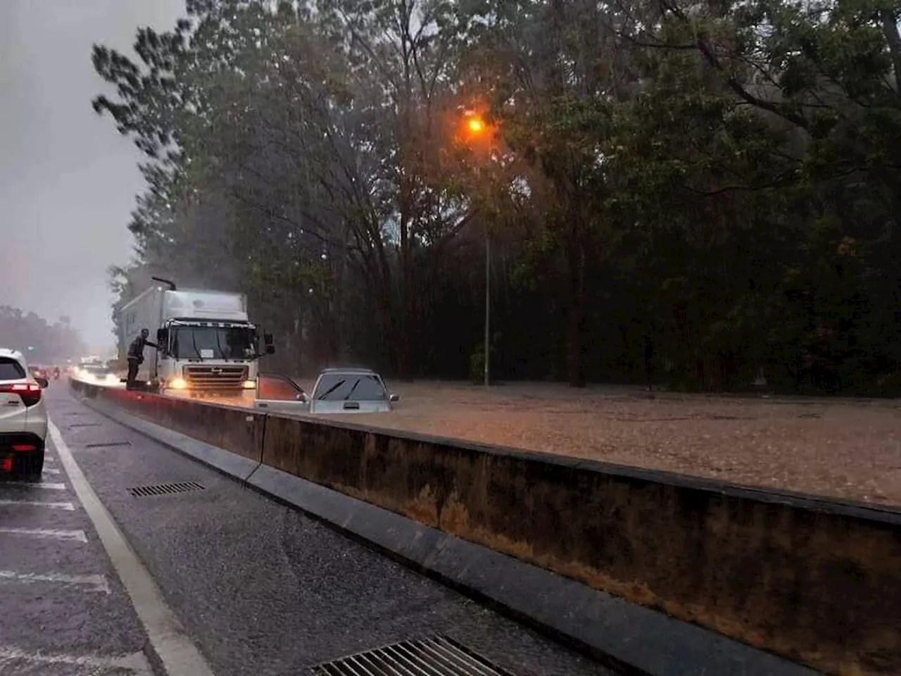 10 vehicles stranded in Ayer Keroh flash flood