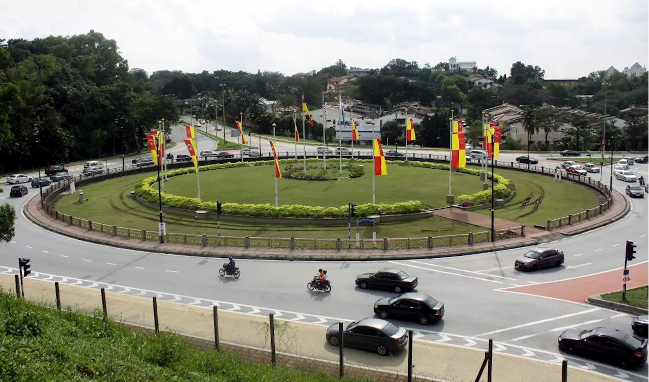 Closure and diversions at Persiaran Dato Menteri extended for a month