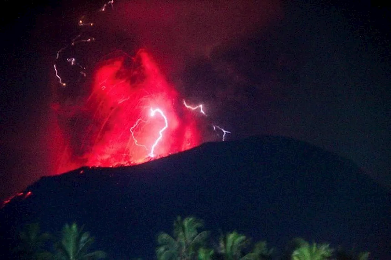 Indonesia's Mount Ibu erupts twice, belches tower of ash 7km high -more tha 70,000 people told to be on alert