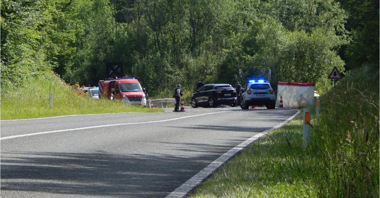 Un motard décède après une collision avec une voiture sur la N589 à Froidchapelle