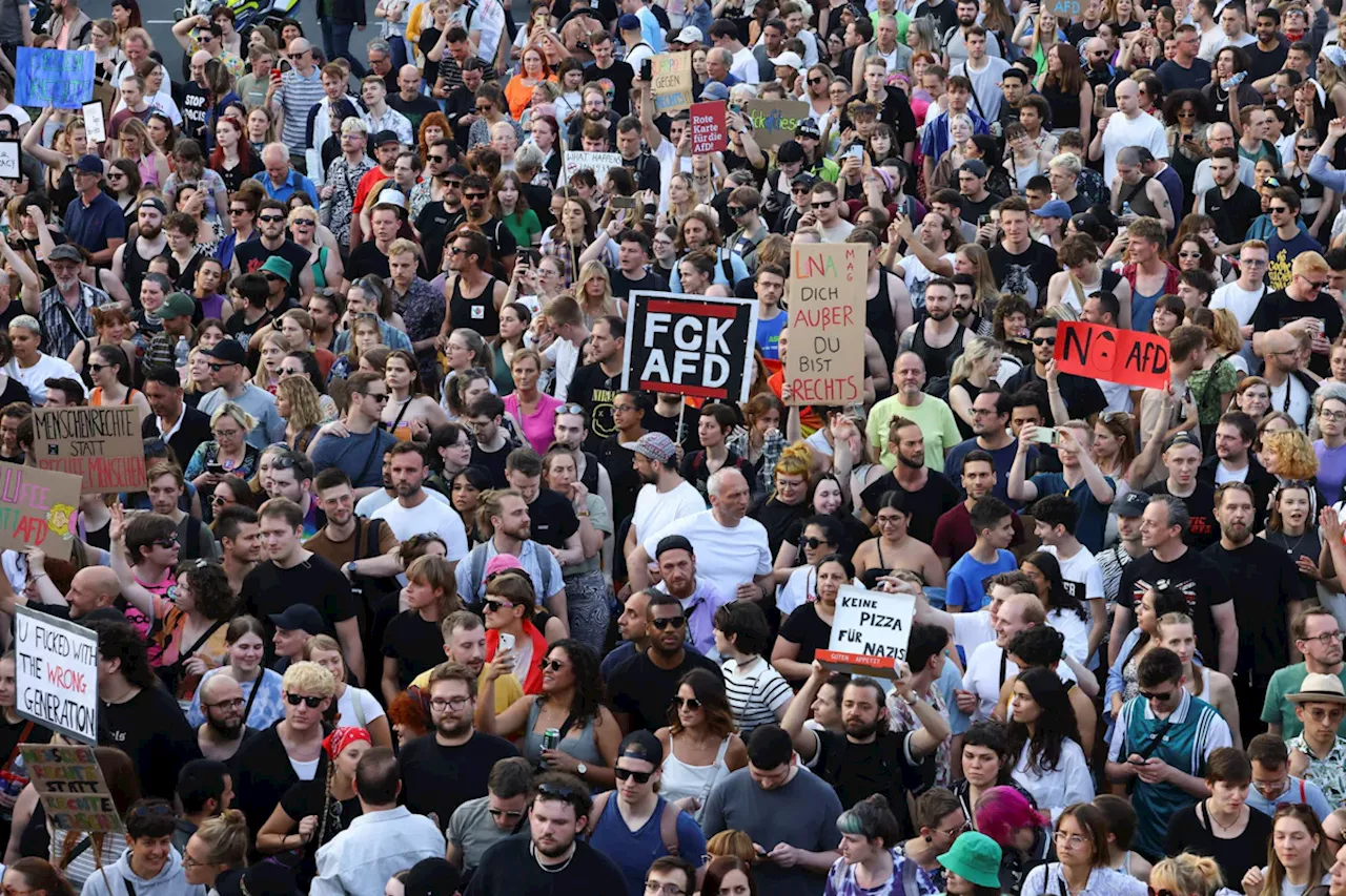 AfD-Parteitag: Mehrere Tausend friedliche Demonstranten in Essen