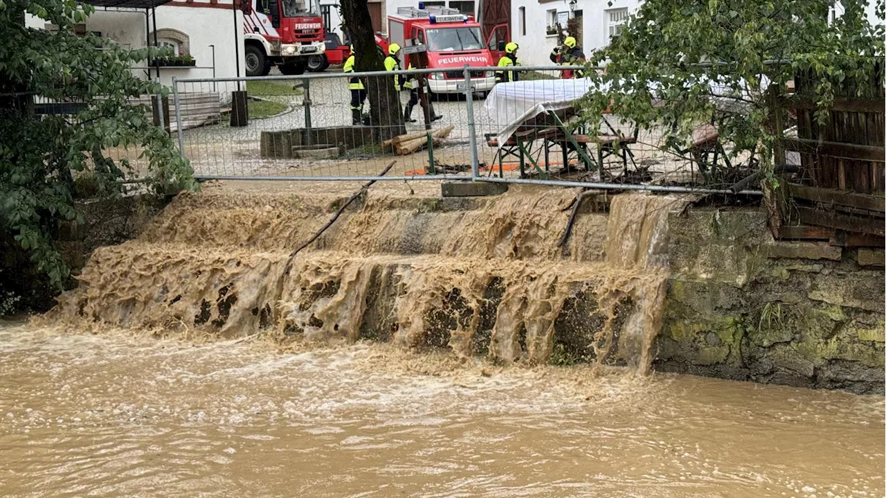 Wetterdienst warnt: Schwere Unwetter am Fußballsamstag – Tornados nicht ausgeschlossen