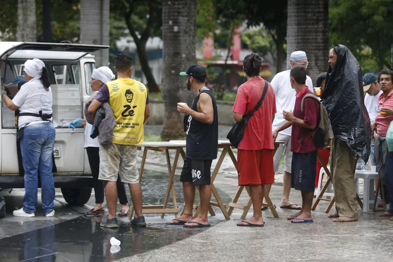 Vereadores de SP aprovam em 1º turno lei que prevê multa a quem doar comida a pessoas em situação de rua