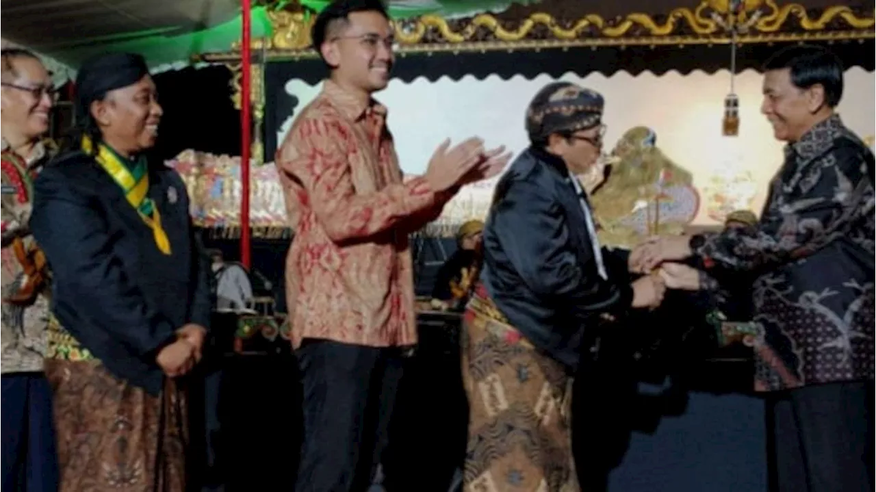 Wiranto Hadiri Pesta Rakyat 1 Tahun Organisasi Semar Desa di Pura Mangkunegaran Solo