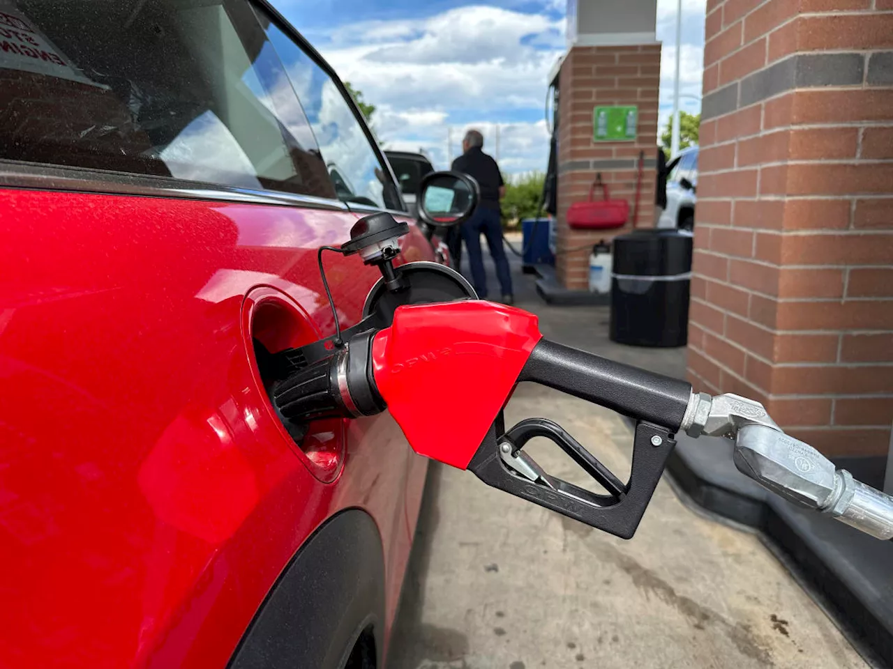 Gas prices dribble before Canada Day and July 4 weekend