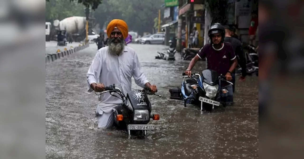 सैलाब बनकर बरस रही बारिश में बंद हो जाए बाइक तो आजमाएं ये 5 टिप्स