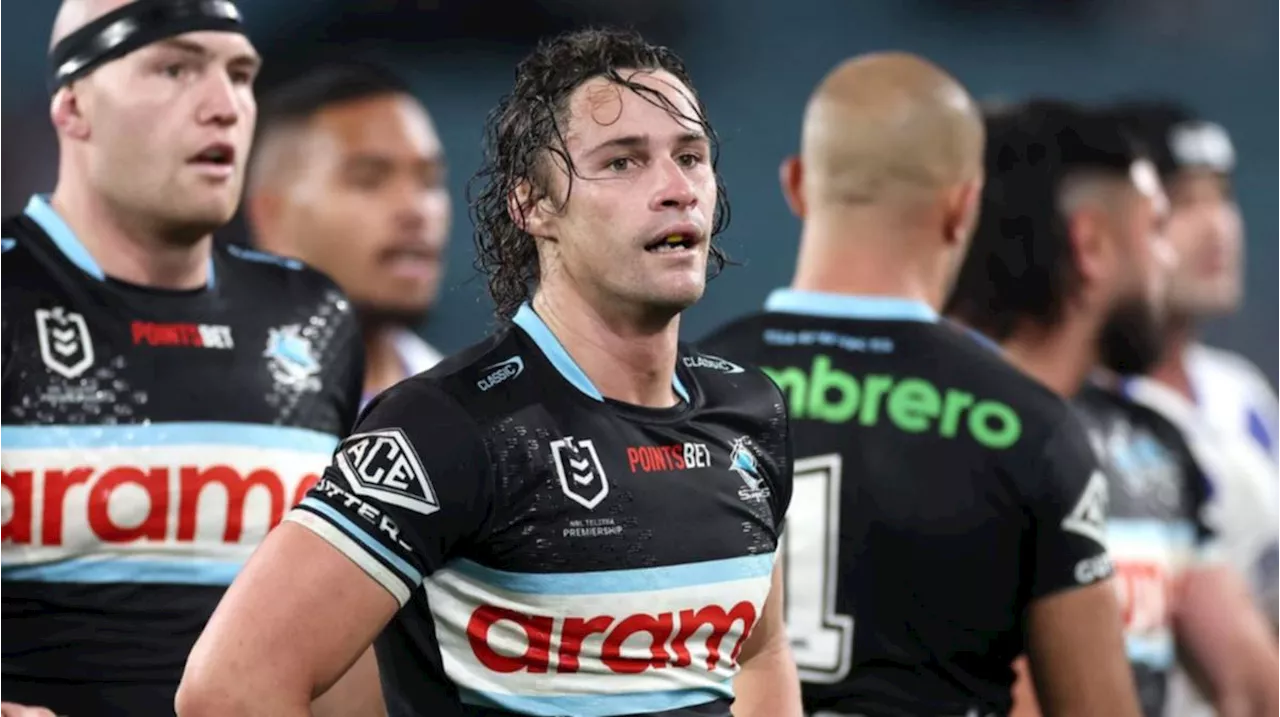 Sharks rally around Nicho Hynes after nightmare miss in thrilling loss to Bulldogs