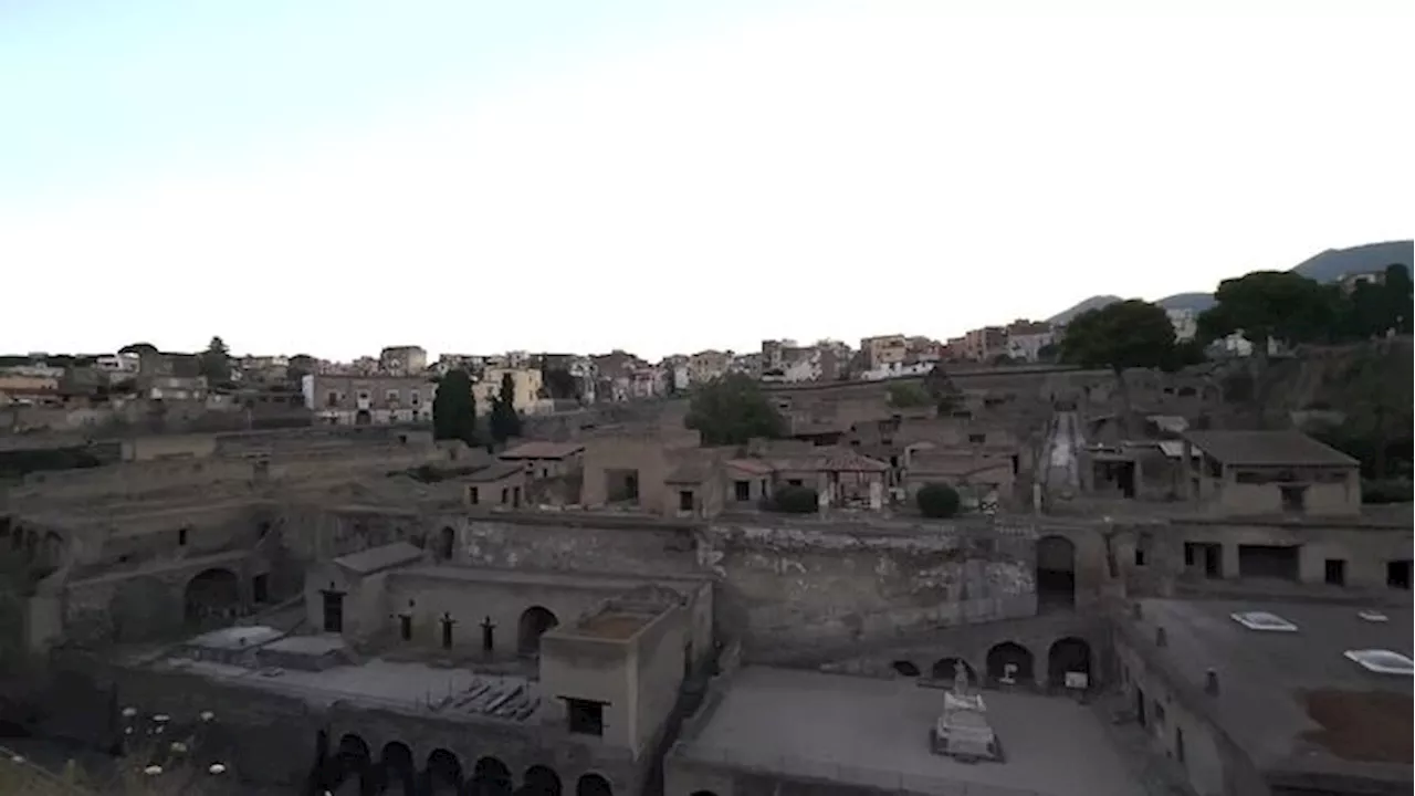 Scavi di Ercolano, il parco archeologico visto all'alba