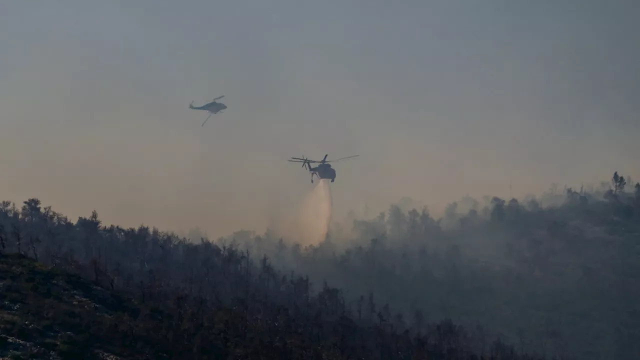 Grèce: un feu de forêt se déclare près d'Athènes, risques très élevés dans six régions