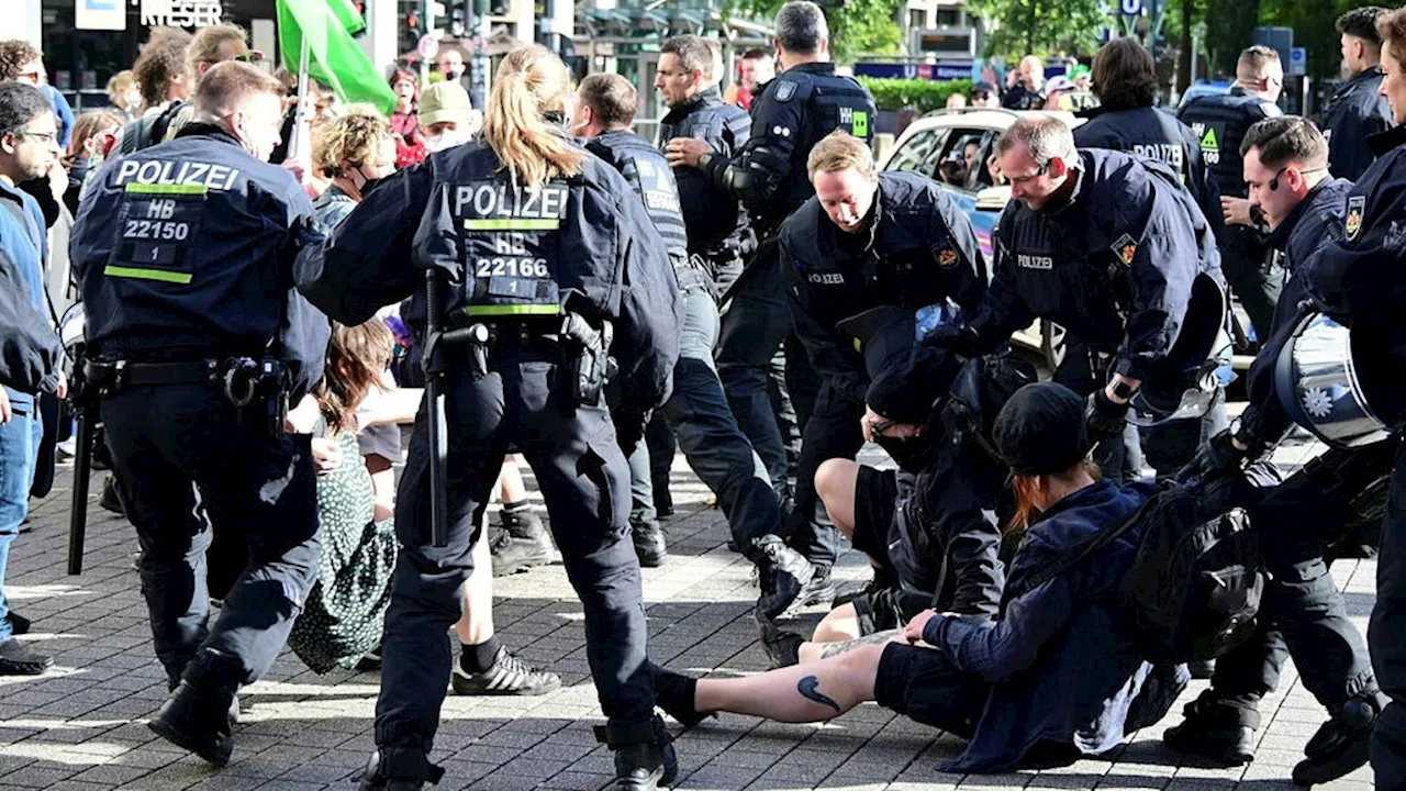 Högerextrema AFD håller kongress – våldsamma demonstrationer