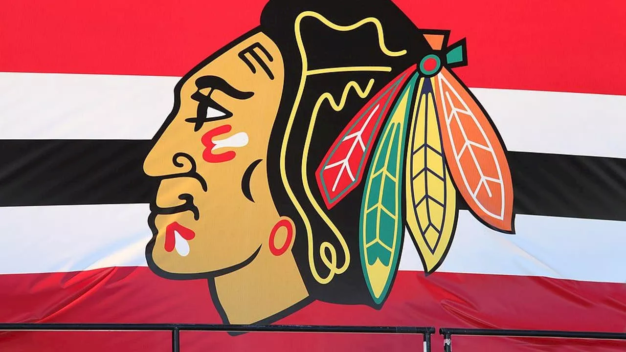 Chicago Blackhawks trade back into first round of 2024 NHL Draft, select Marek Vanacker