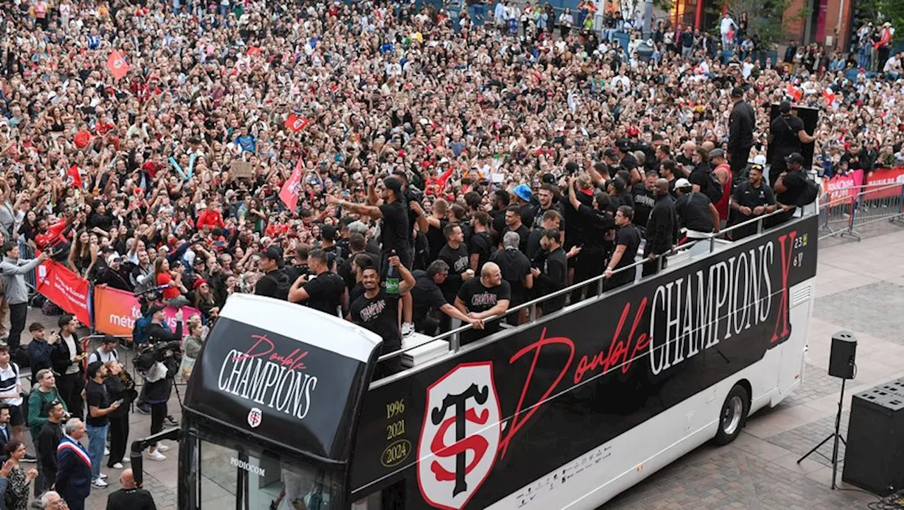 Stade Toulousain. 'On est venu pour remercier les joueurs' : des milliers de supporters ont fêté le titre sur