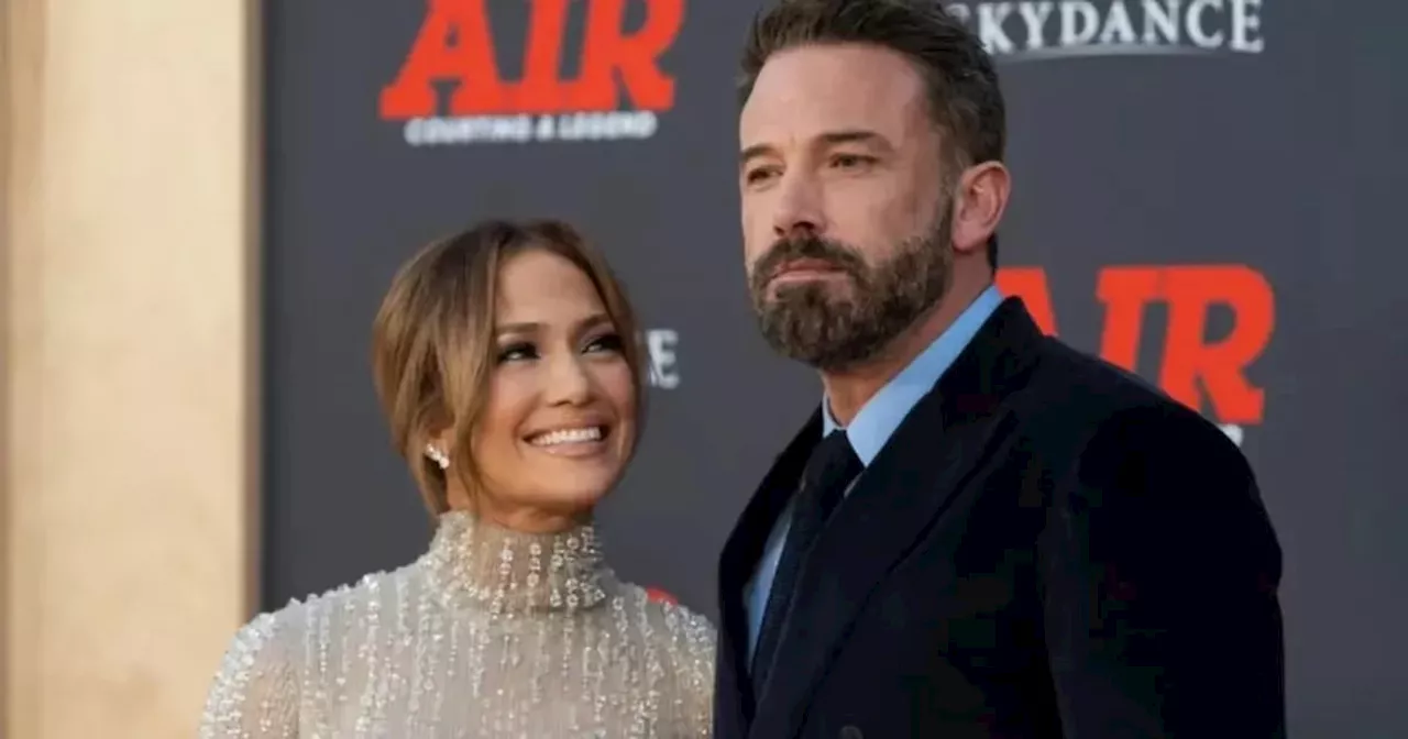 Ben Affleck habría aprovechado un viaje de Jennifer López para mudarse