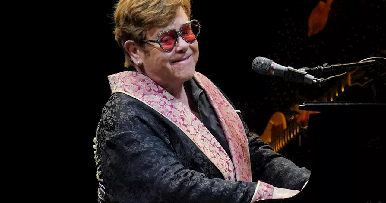 «Nous ne voulons rien manquer» : Elton John révèle pourquoi il ne repartira plus en tournée