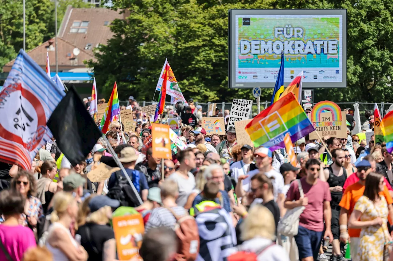 Blockaden und bunte Demo: Essen protestiert gegen die AfD