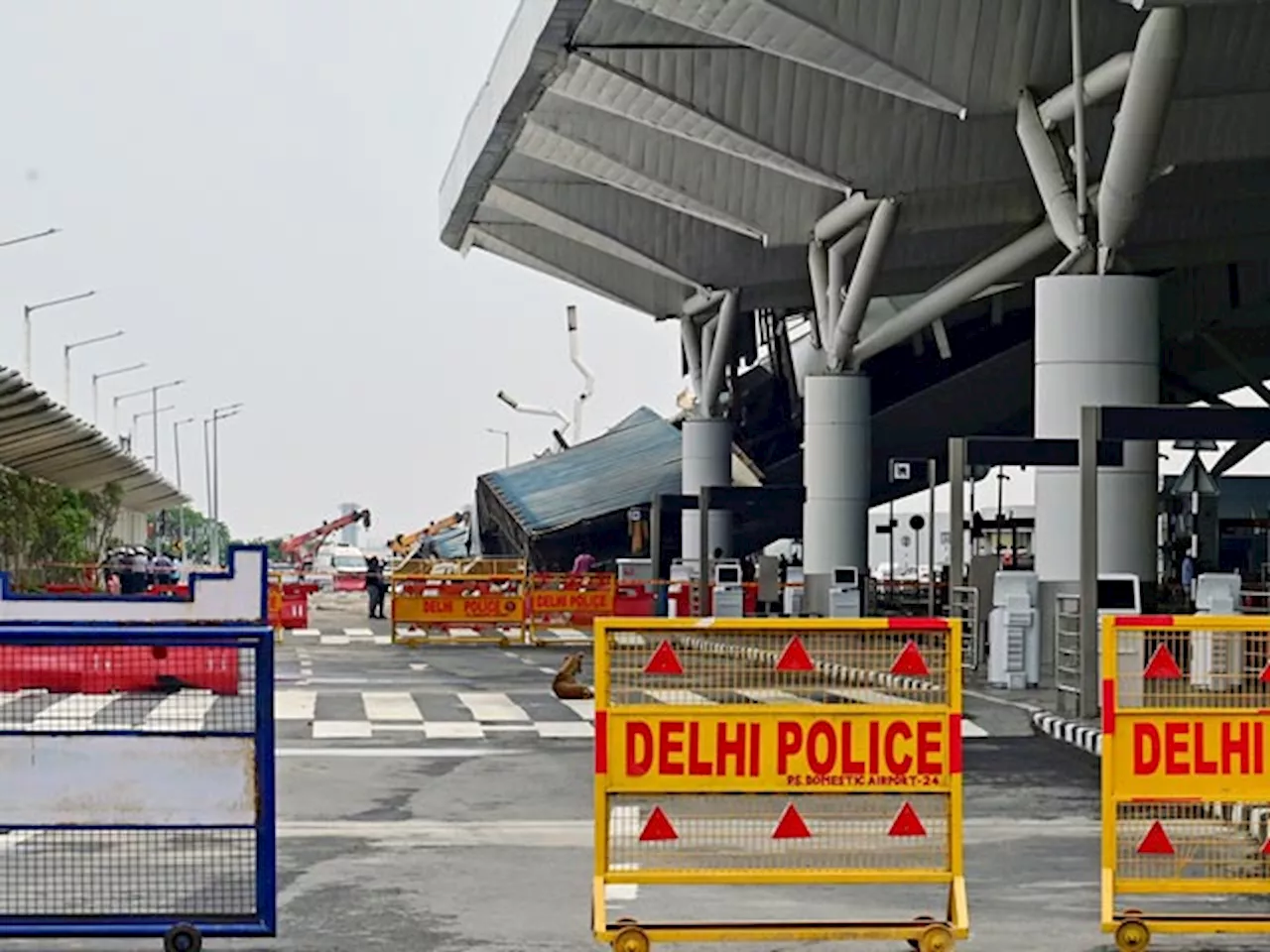 Delhi Airport Roof Collapse: Terminal 1 पर मरम्मत का काम जारी, आज भी उड़ानें रद्द