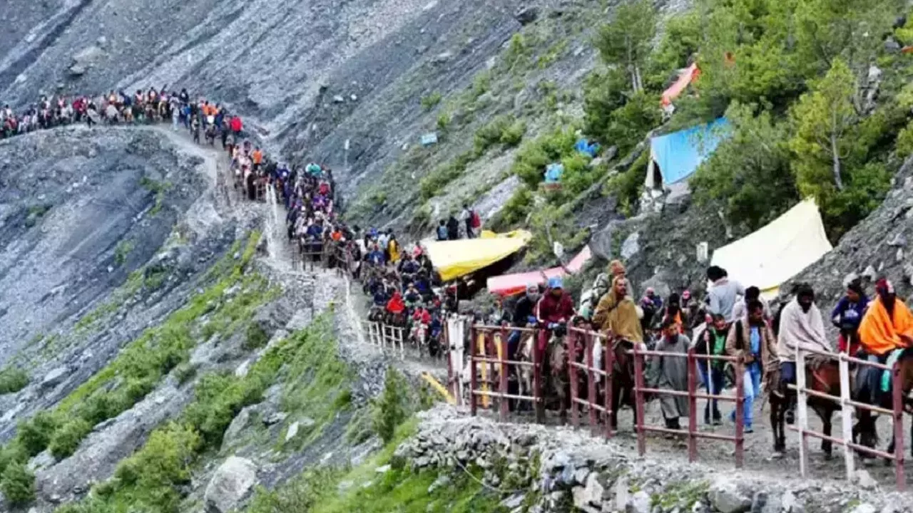 Amarnath Yatra 2024: श्रद्धालुओं का पहला जत्था आज करेगा बाबा बर्फानी के दर्शन, हर-हर महादेव के जयकारों से गूंजी घाटी