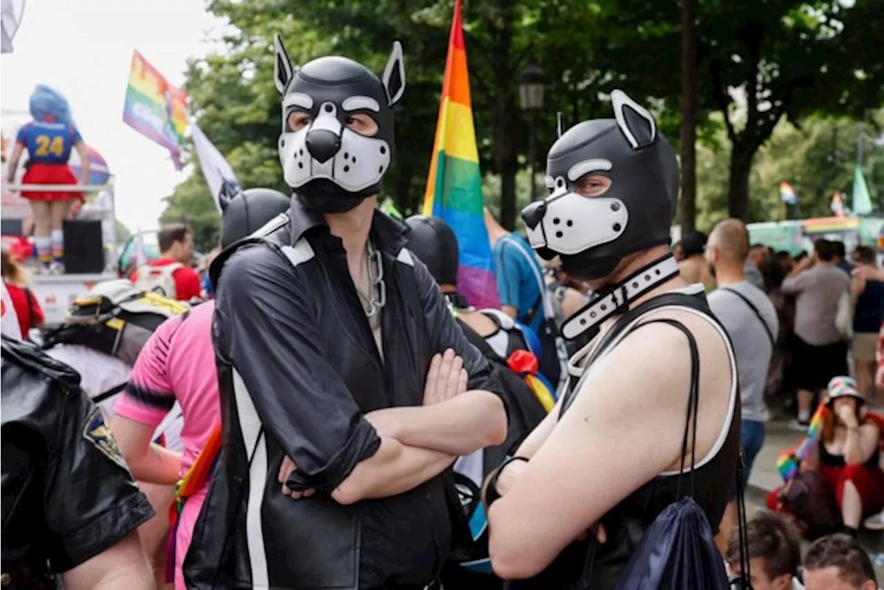 Tienduizenden mensen op Pride-parade in Parijs tegen transfobie