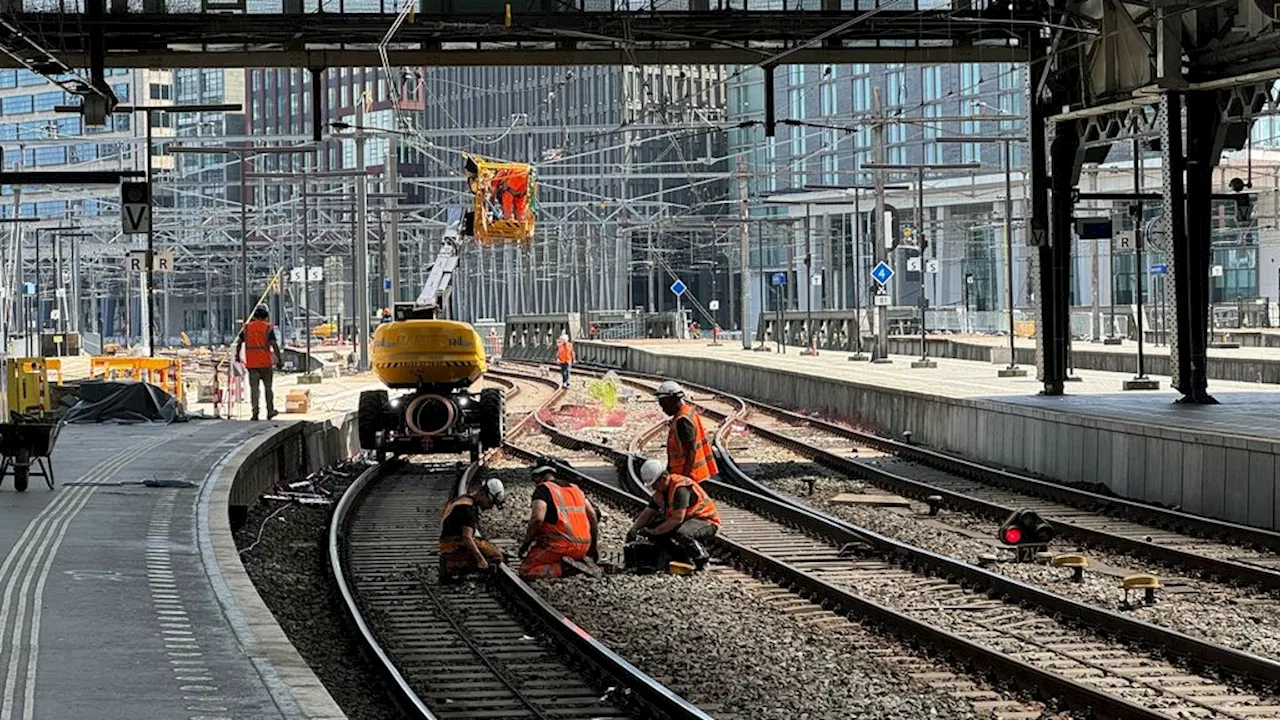 Amsterdamse bussen en trams vol en vertraagd door sluiting CS en ringweg