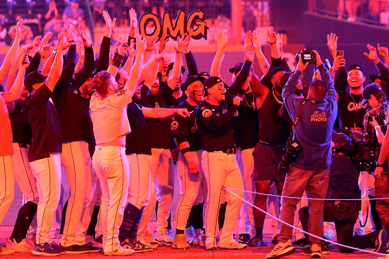 Jose Iglesias performs 'OMG' live at Citi Field after Mets win in unreal scene