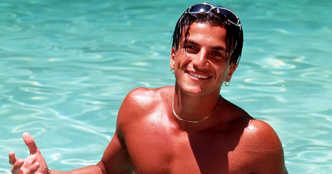 Peter Andre poses in shirtless pic after refusing to take off top for sad reason