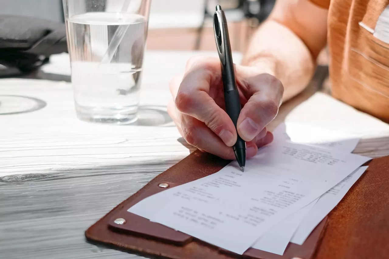 Should You Tip at a Coffee Shop? Experts Weigh in on Tipping Etiquette for Different Dining Experiences