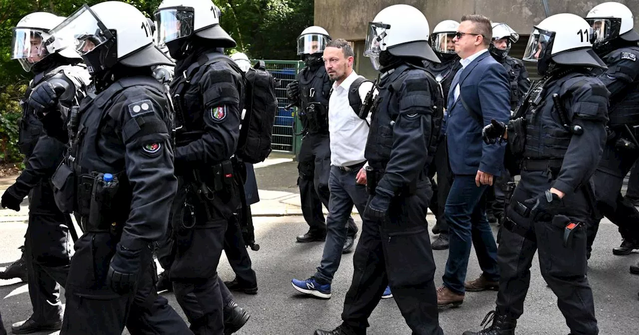 AfD-Parteitag in Essen​: Demonstranten setzen AfD-Politiker in Bäckerei fest​