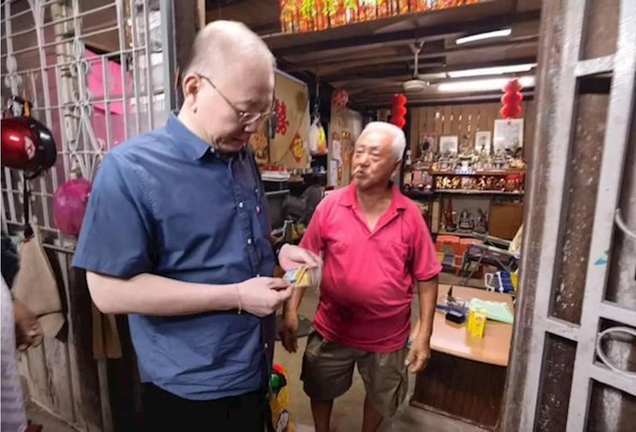 Dr Wee continues to extend support to those in need in Ayer Hitam