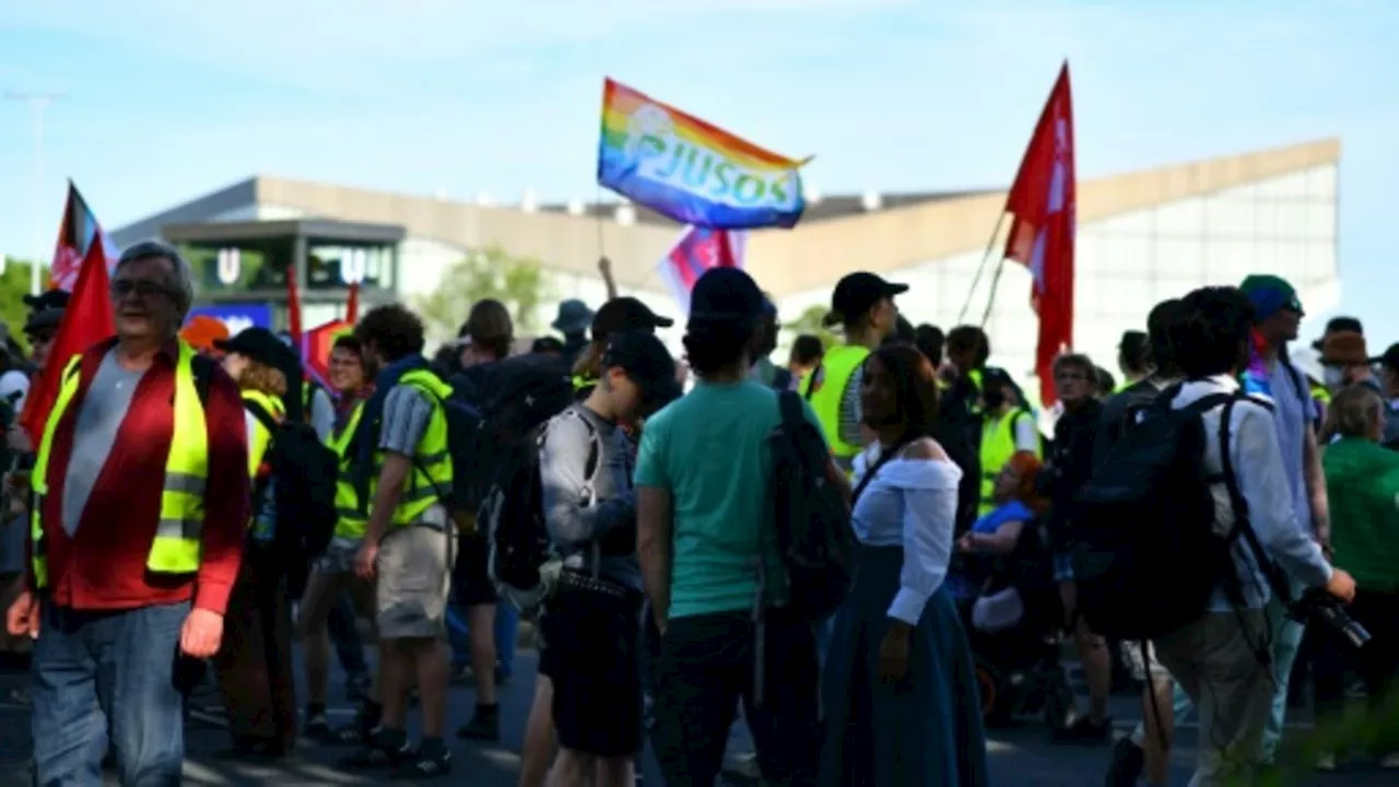 Tausende Demonstranten versammeln sich in Essen zu Kundgebung gegen AfD