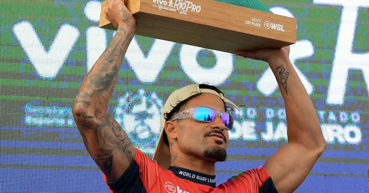 Italo Ferreira leva a melhor em final brasileira na etapa de Saquarema do Circuito Mundial de Surfe