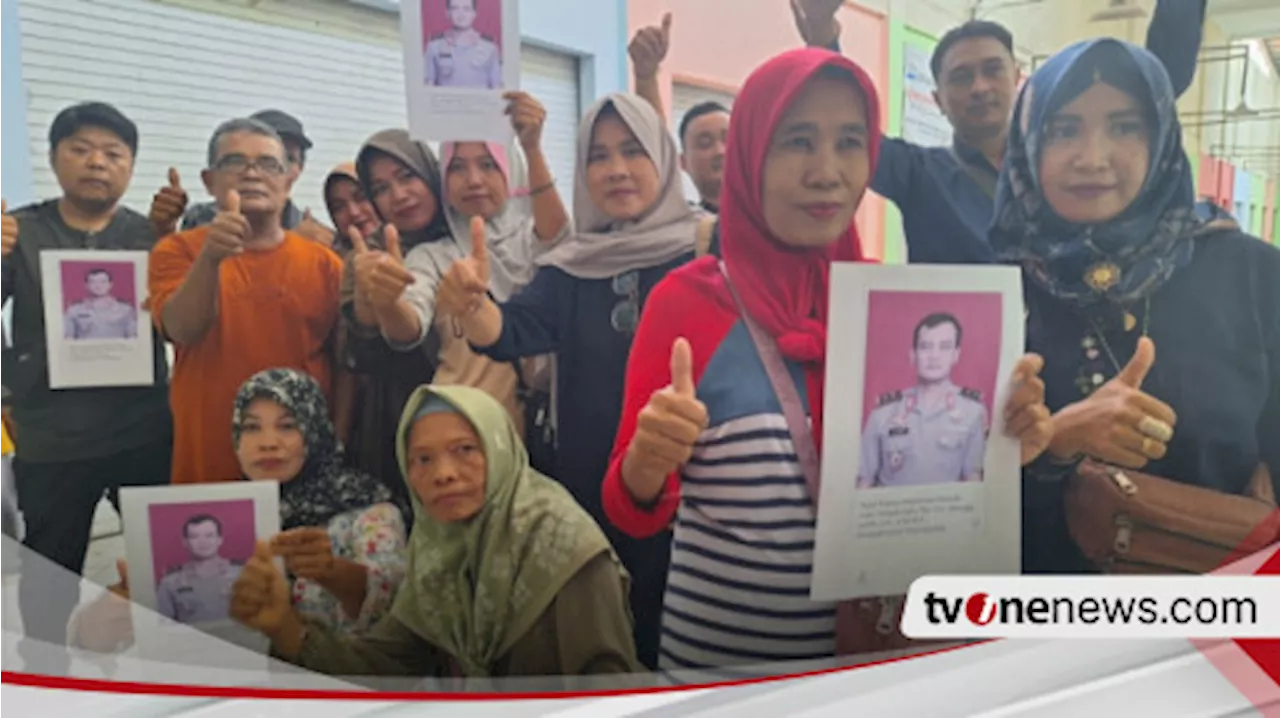 Bawa Poster, Paguyuban Pedagang Pasar di Brebes Deklarasi Dukung Irjen Pol Ahmad Luthfi di Pilgub Jateng