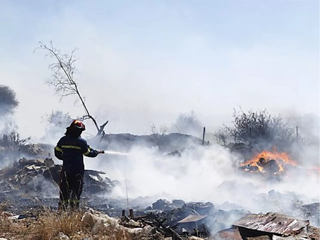 Großfeuer im bewaldeten Norden Athens