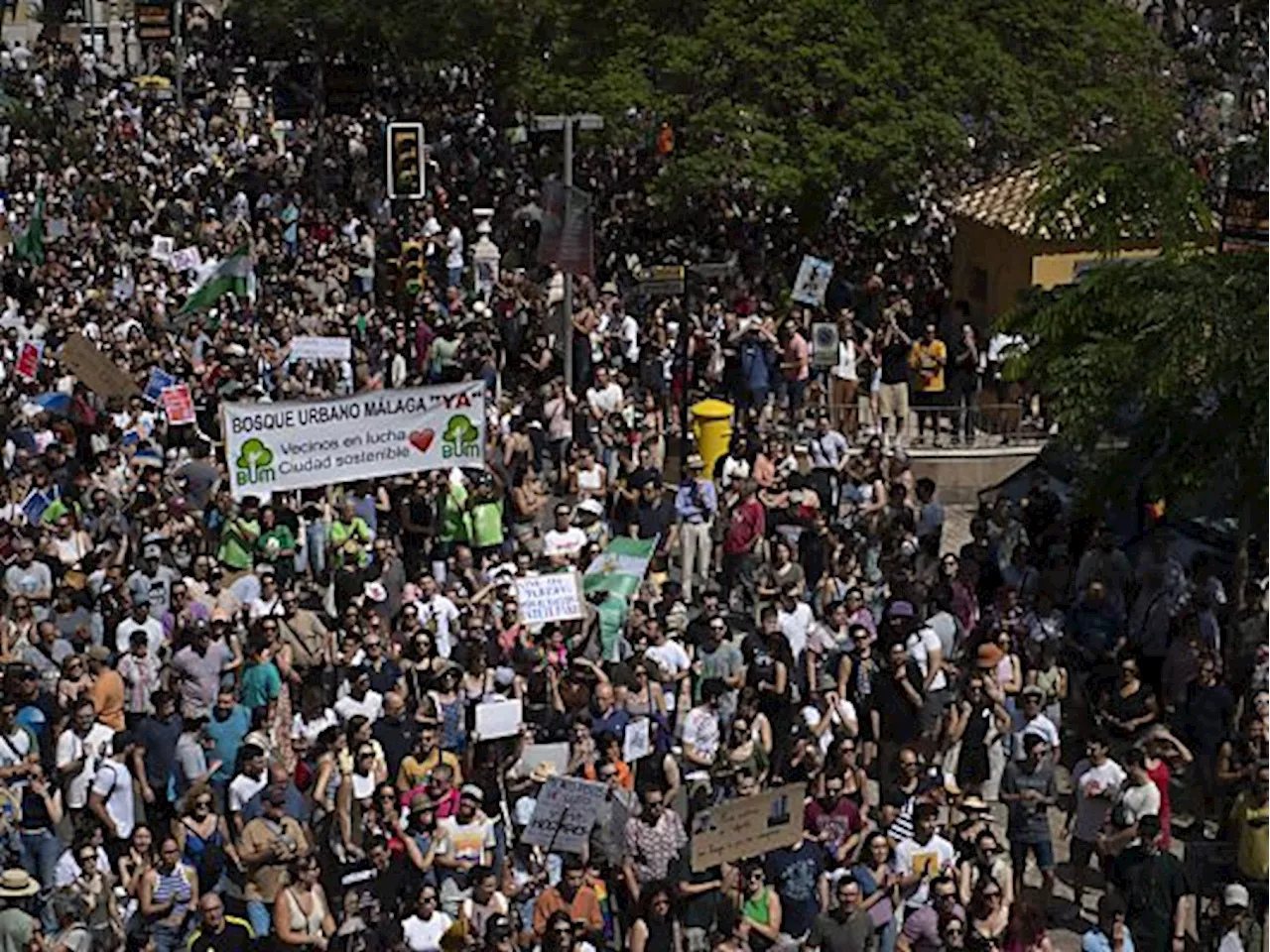 Tausende protestieren gegen Massentourismus in Málaga