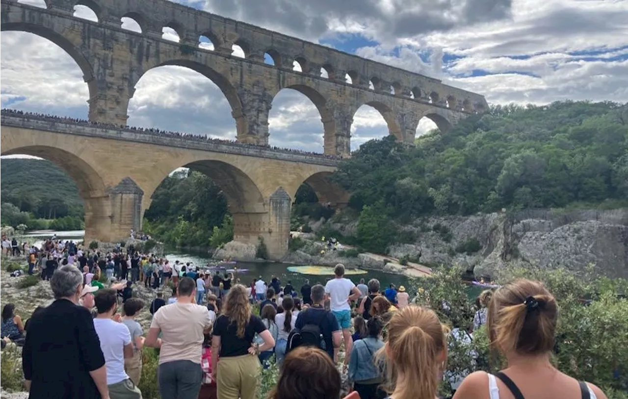 Gard : Une course déjantée avec 25.000 canards sous le Pont du Gard