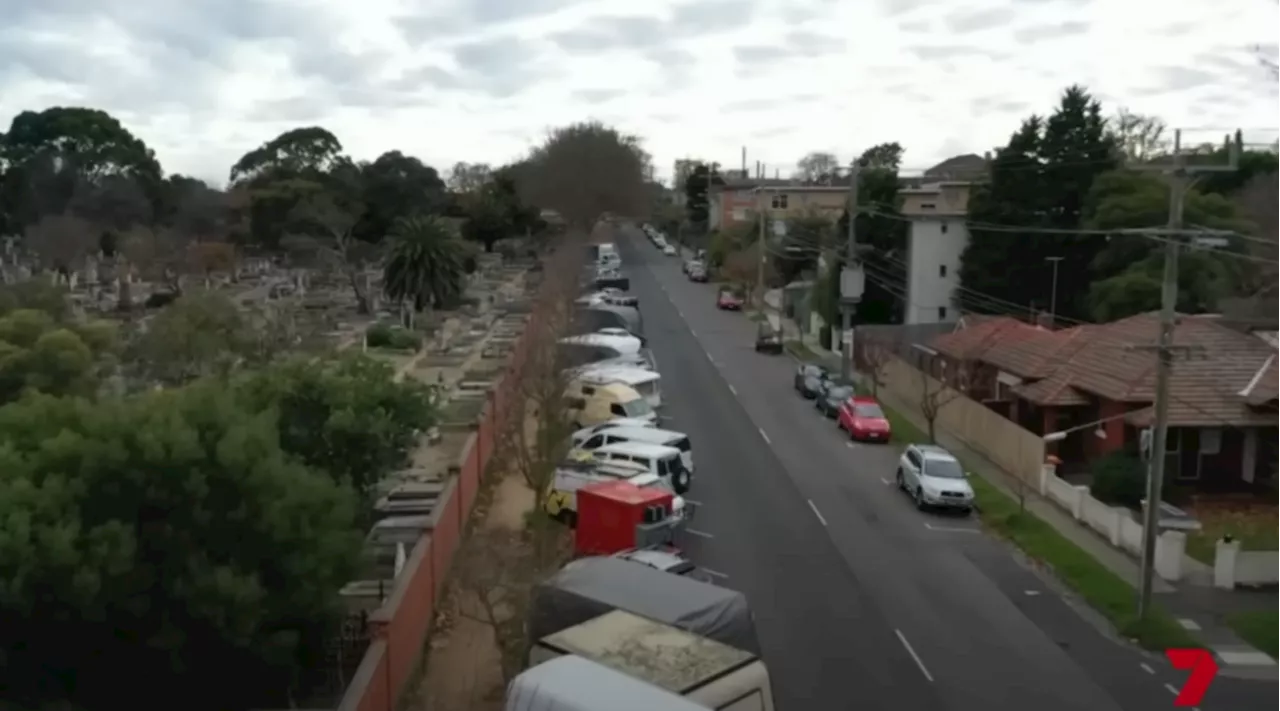 Little-known rule causing parking nightmare as caravans dumped in St Kilda, Melbourne