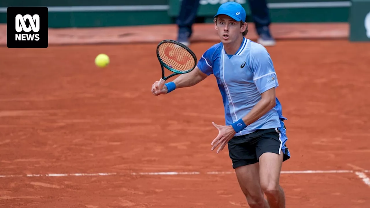 Alex de Minaur into French Open quarterfinal with win over Daniil Medvedev