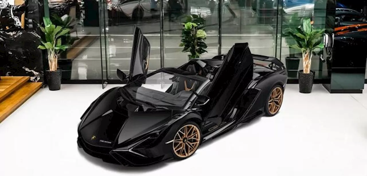 In vendita l'unica Lamborghini Sián Roadster nera