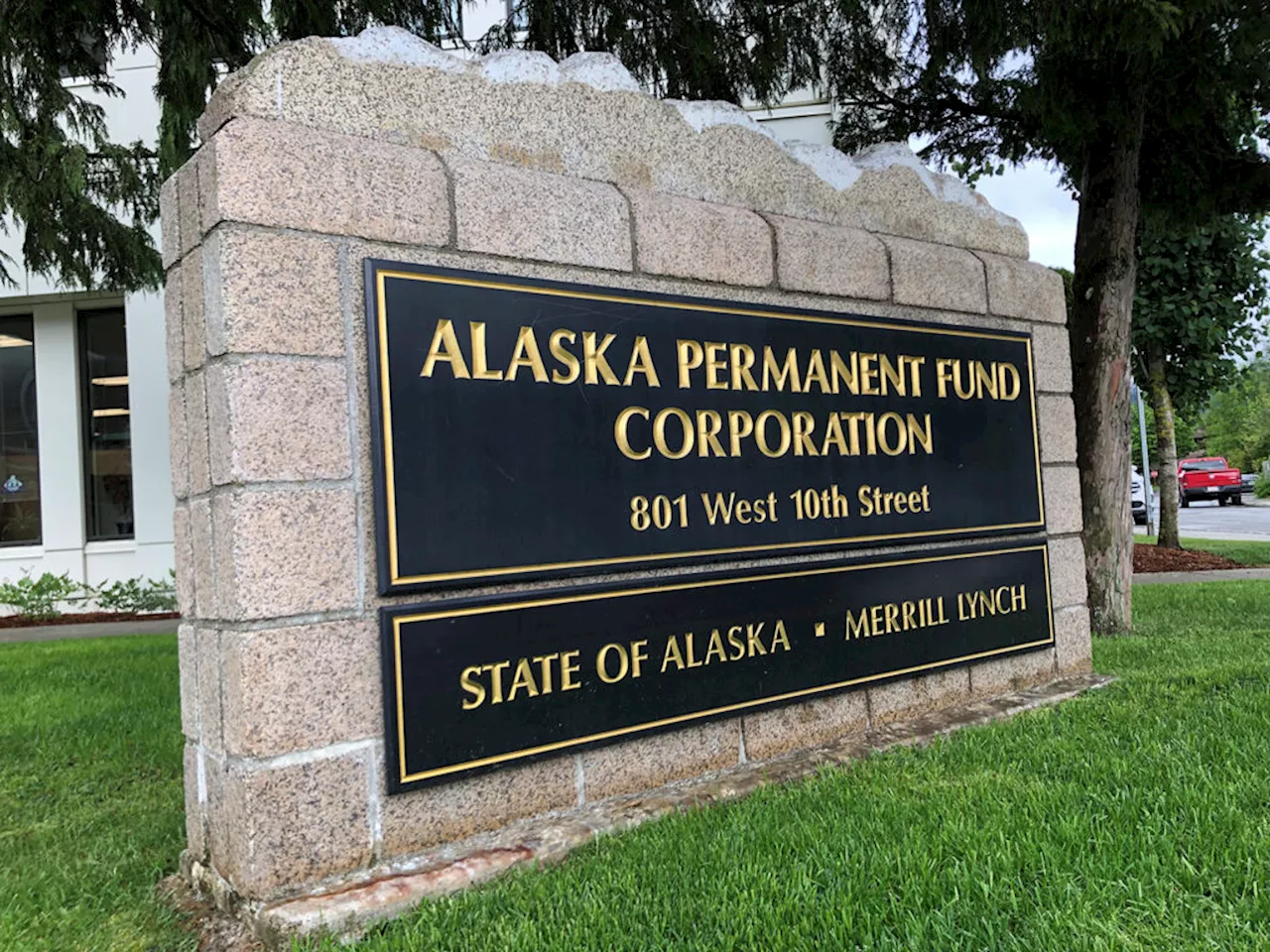 Permanent Fund bosses vote to defy Alaska Legislature, keep Anchorage office