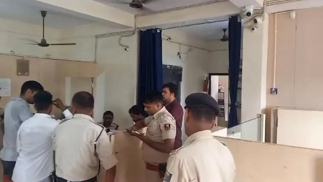 Bihar News : कैशियर को बंधक बनाकर सेंट्रल बैंक से लूटे 10 लाख रुपये, सीसीटीवी खंगाल रही पुलिस