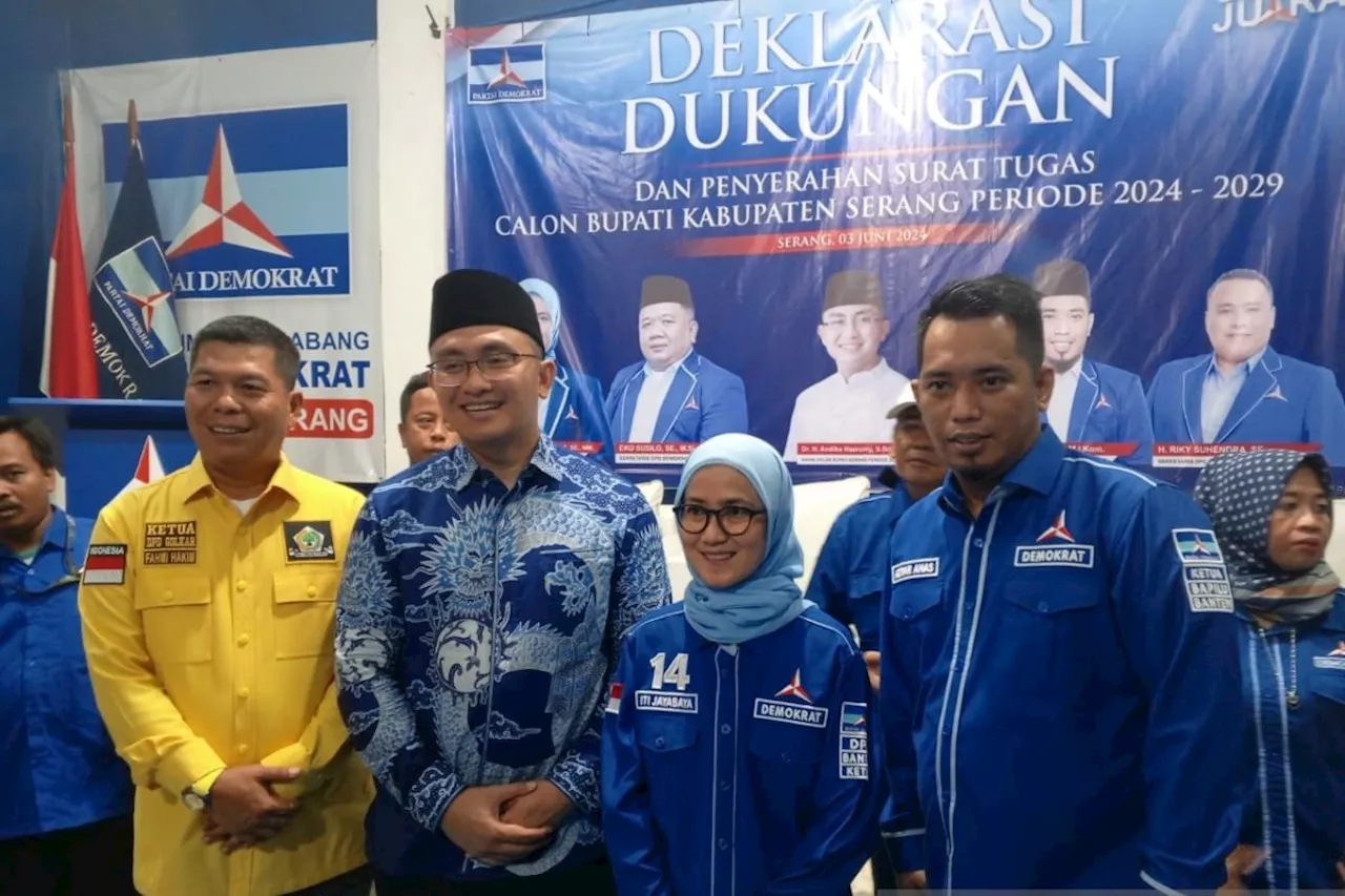 Demokrat serahkan surat tugas dukung Andika Hazrumi di Pilkada Serang