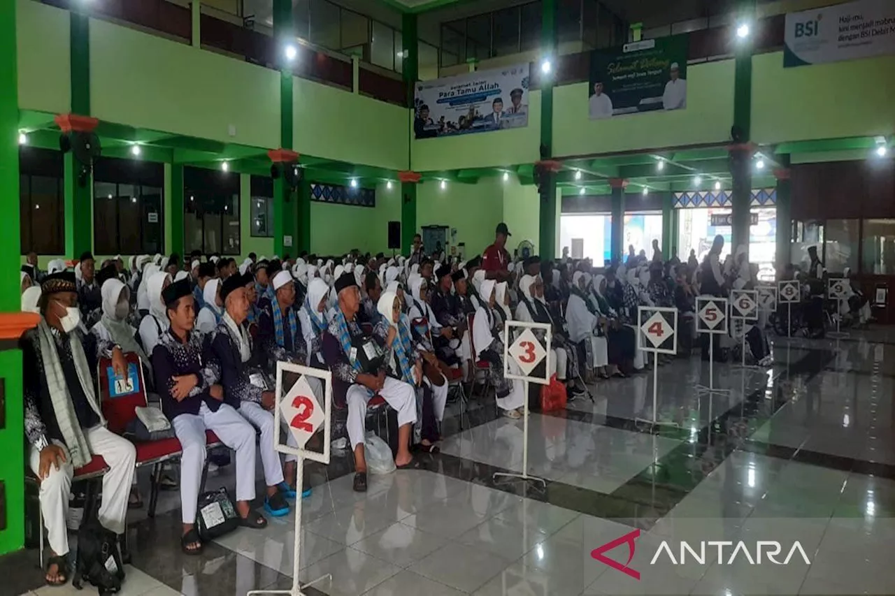 Embarkasi Solo terbangkan JCH Jateng-DIY 82 kloter ke Tanah Suci