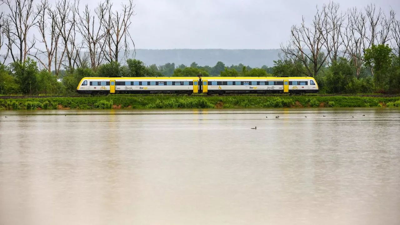 Mehrere Bahnstrecken im Südwesten wegen Hochwassers gesperrt