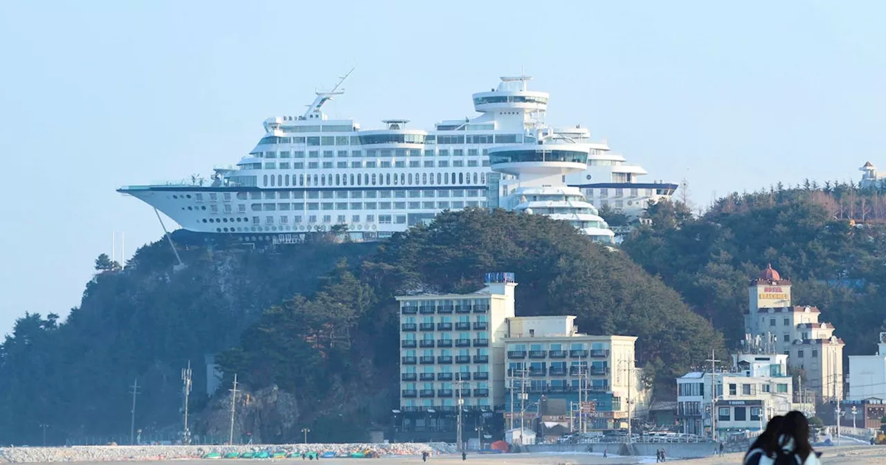 Dieses Kreuzfahrtschiff bleibt auf dem Trockenen