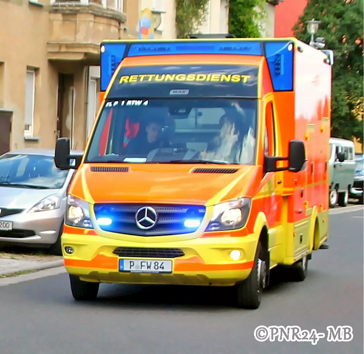 Alkoholisierter Radfahrer kollidiert mit Straßenbahn