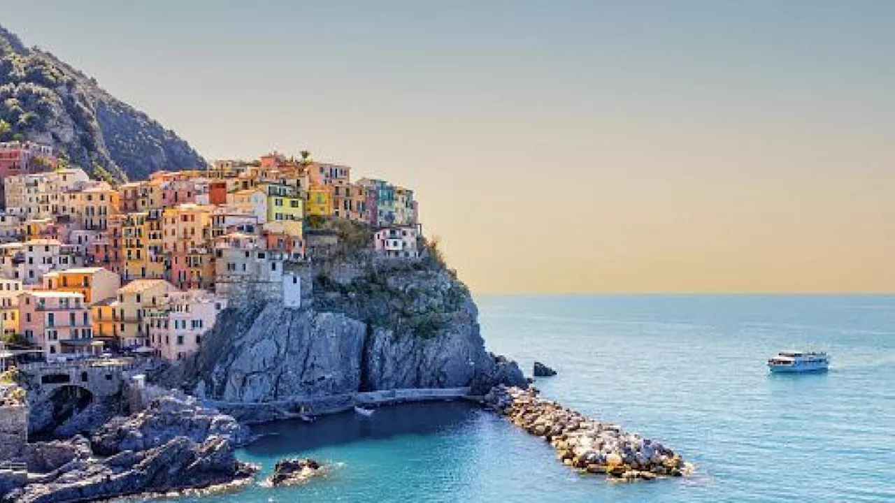 Da Giglio Porto a Castelsardo tra spiagge e scogliere: i borghi più belli sul mare