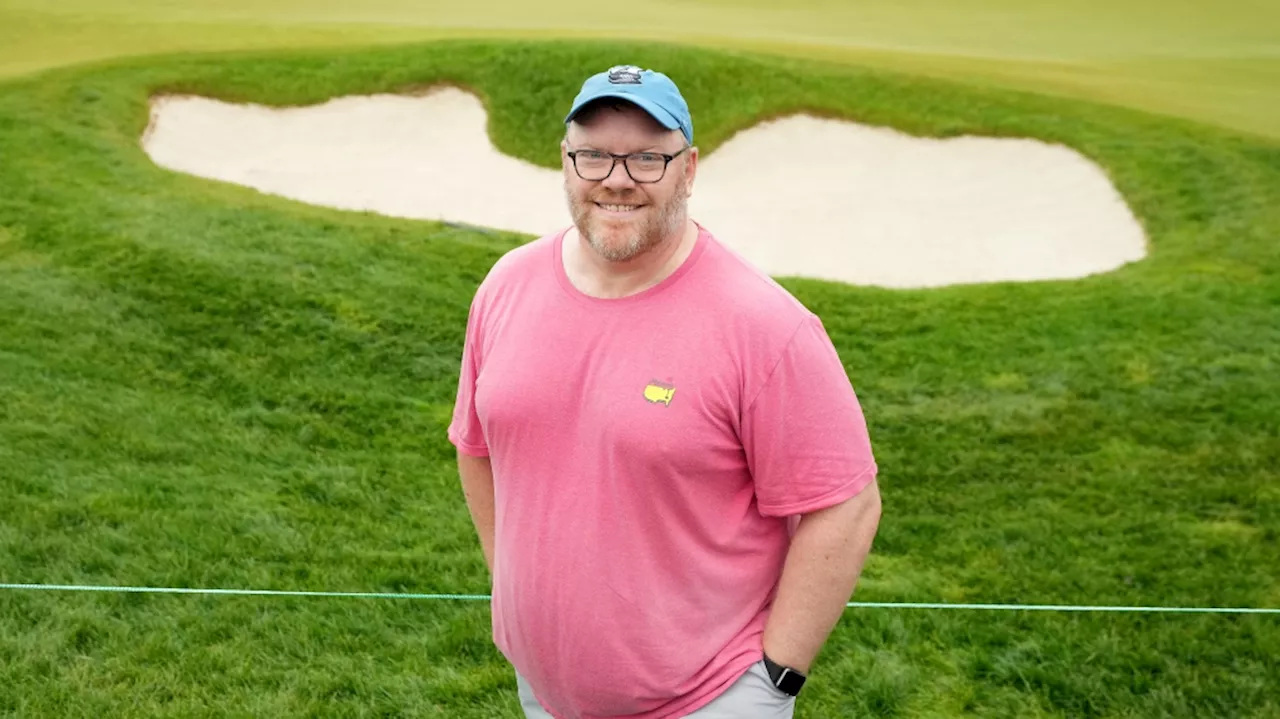 Fan steps in to caddie for pro golfer at Canadian Open in Hamilton