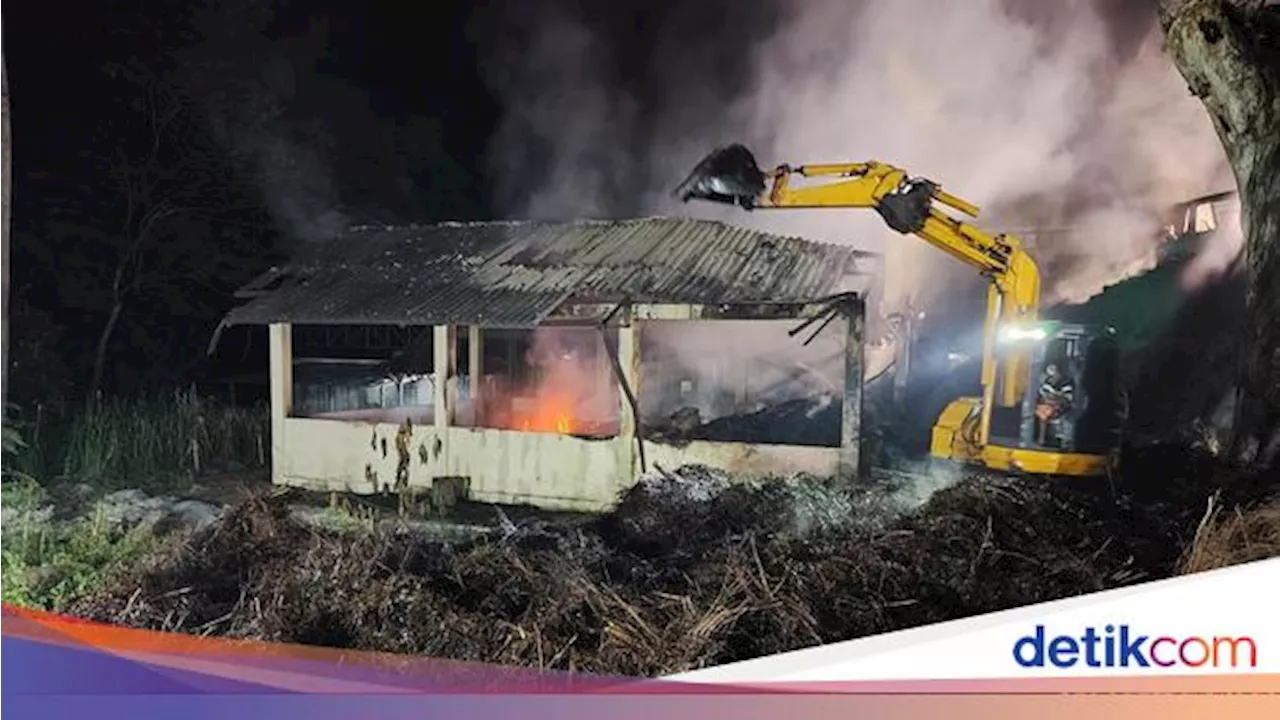 16 Jam Berlalu, Kebakaran Gudang Kayu Putih Hutan Bunder Belum Padam