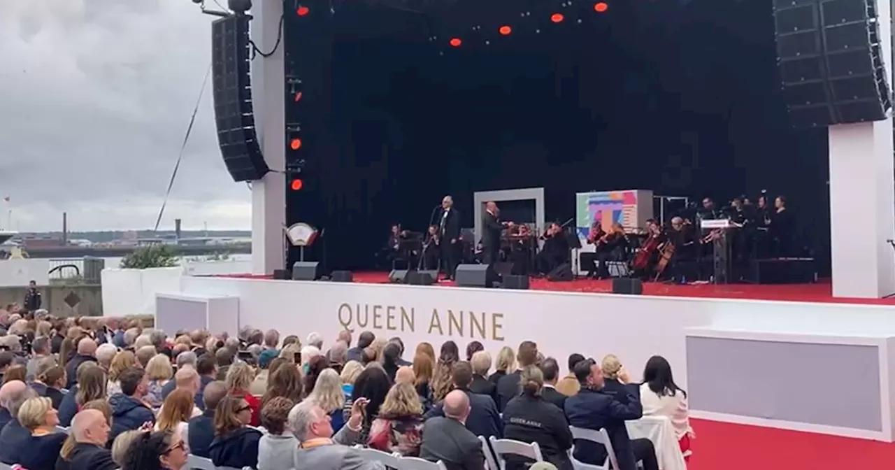 Crowd erupts as Andrea Bocelli performs at Queen Anne ceremony