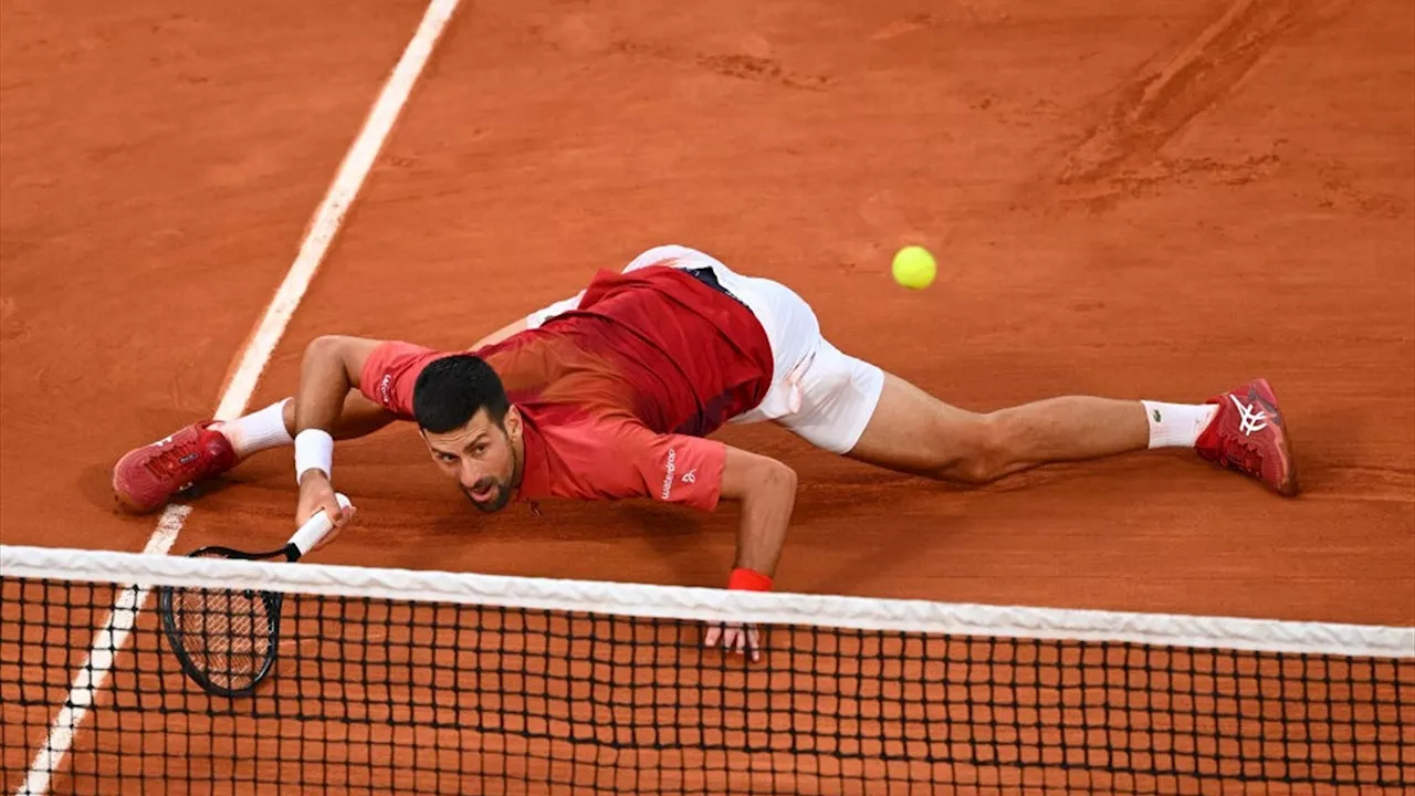  Djokovic après ses glissades face à Cerundolo : 'Il n'y avait presque plus de terre sur le court'